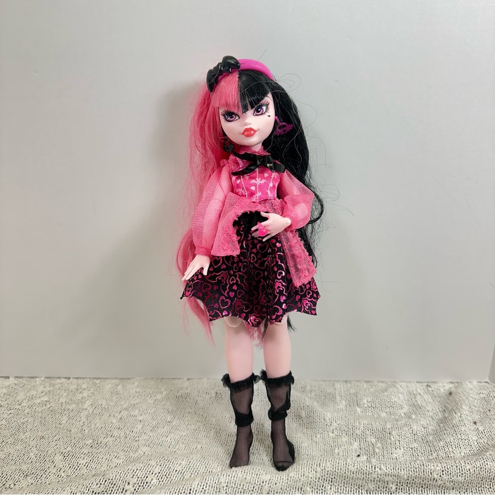 MONSTER HIGH Draculaura doll